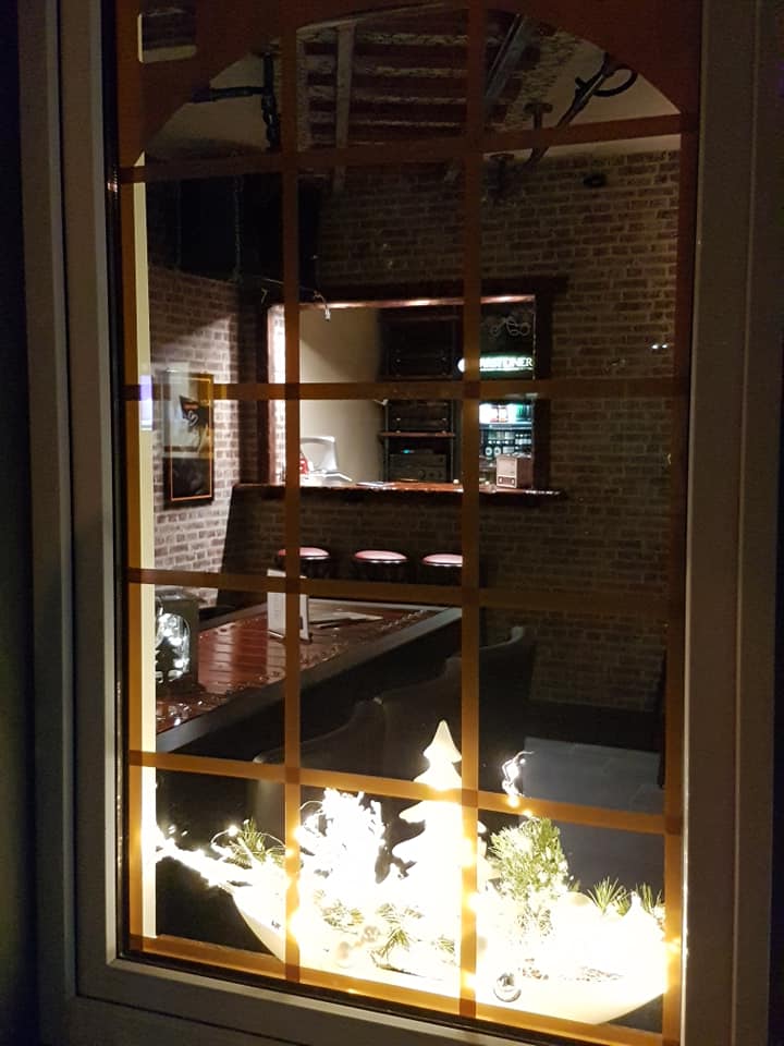 Blick durchs Fenster Bistro